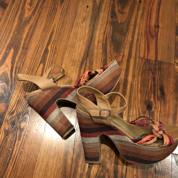 Madden girl high heels. Like new. Great with jeans - Picture 2 of 5